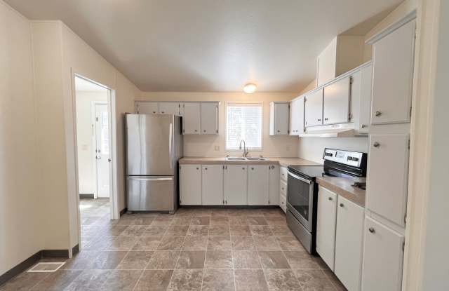 CHECK OUT THIS BEAUTIFUL HOME NEAR TUMALO ON 2 ACRES OF LAND!! Gallery 4