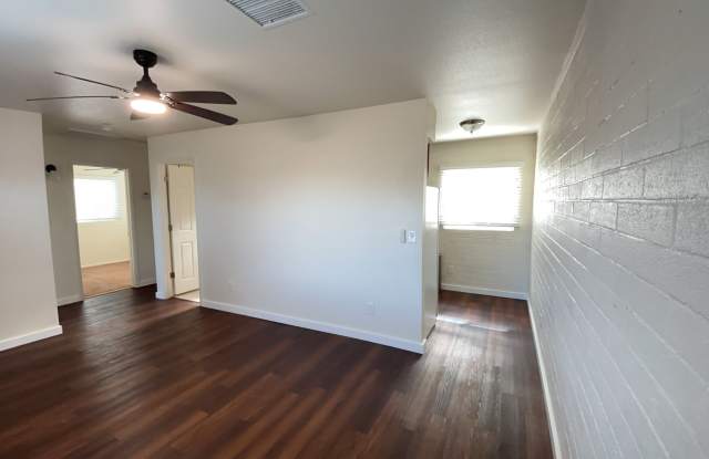 Charming 2 bedroom unit in a great location!!! Gallery 4