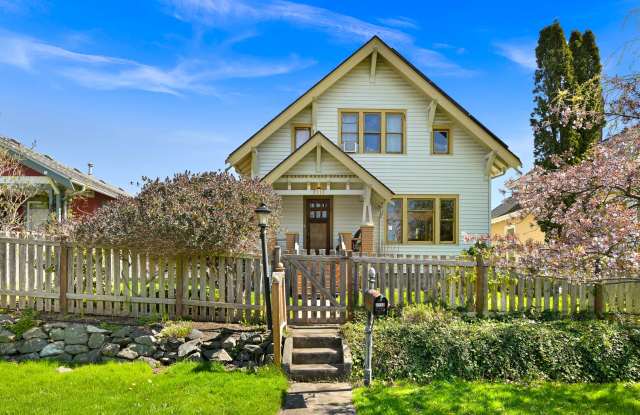 Charming, Warm, and Welcoming, Your Sunnyland Escape Awaits! photos photos