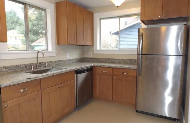 2 Bedroom House in Bryant - 5725 26th Avenue Northeast, Seattle, WA 98105