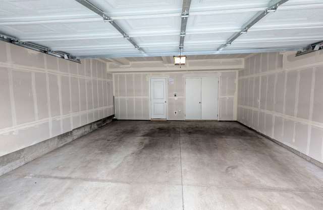Three Bedroom Townhome Gallery 4