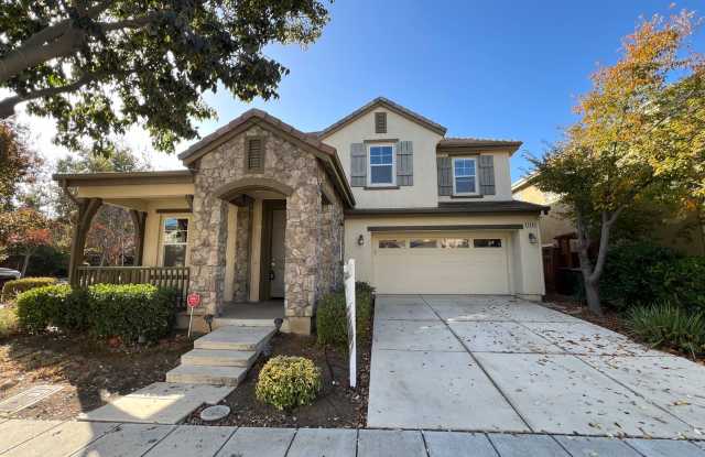Executive Home located in wonderful Mountain House Neighborhood - 504 West Bonaventure Avenue, Mountain House, CA 95391