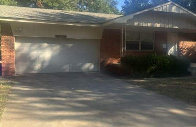 Must see 3 bed, 2 bath home in Central Norman Gallery 1