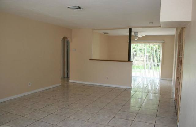 1712 N 26 Avenue Gallery 2