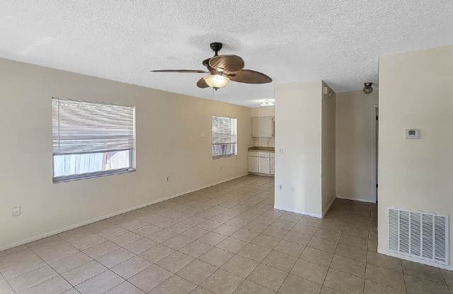 MOVE-IN SPECIAL! ½ OFF YOUR FIRST MONTH’S RENT! 1/1. Annual Two Bedroom, Two Bath Duplex Located on a Quiet Street in West Bradenton Gallery 4