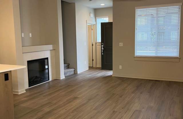 MOVE IN SPECIAL!  3 Bedroom / 2.5 Bathroom Townhome in NW Redmond's Dry Canyon Community Gallery 4
