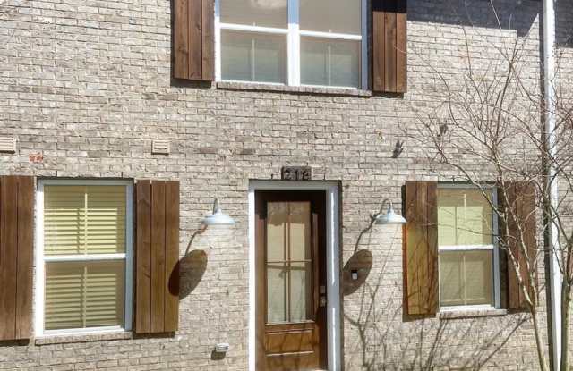 Welcome to This Incredible, Spacious 3BR/2.5 Townhome in the Heart of Downtown Pensacola! photos photos