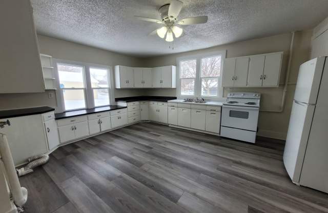 Recently remodeled 3 bedroom, large kitchen photos photos Recently remodeled 3 bedroom, large kitchen photos photos