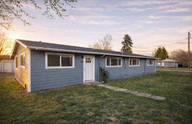 Fully Remodeled Duplex Available in West Vancouver for Rent - 1410 E 30th St photos photos