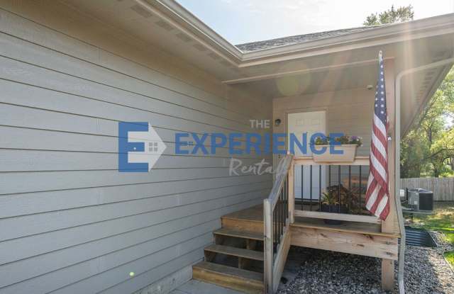 Beautiful 4-Bedroom Walk-Out Townhome with Finished Basement & Fenced Yard! Gallery 3