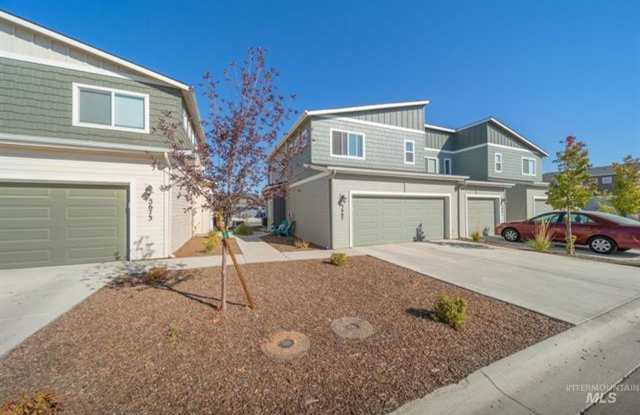 Upscale Townhome Haven: Designer Finishes in a Prime Location - 5667 East Bollo Street, Nampa, ID 83687