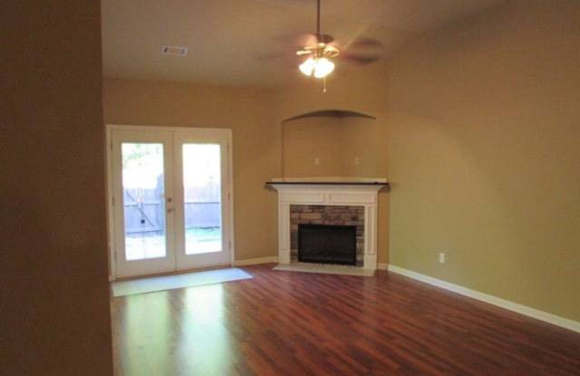 3BR 2BA Townhome off Wrightsboro Rd. Gallery 1