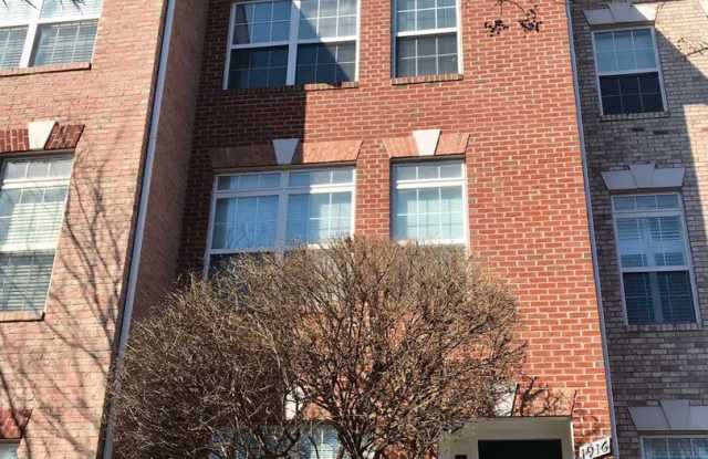 4 Story Arlington Home / With Garage Parking in Stellar Location! photos photos 4 Story Arlington Home / With Garage Parking in Stellar Location! photos photos