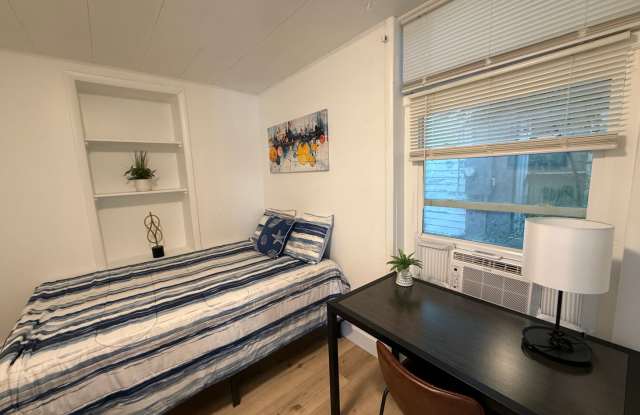 Affordable Private Guy Room in Avenues/University Area - Main Floor photos photos