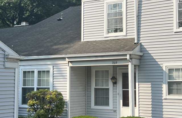709 Cambridge Ct photos photos