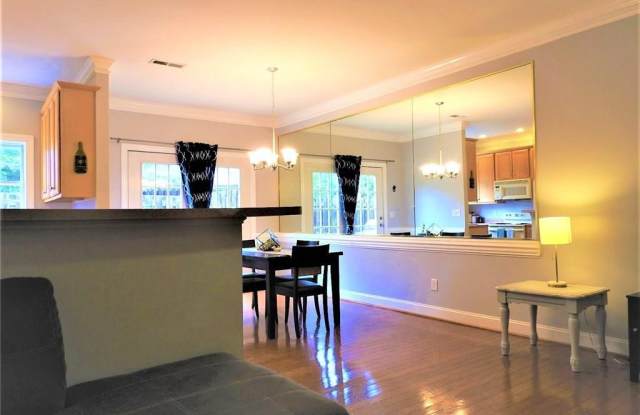 GORGEOUS TOWNHOME FOR RENT! 3 beds/2.5 baths photos photos