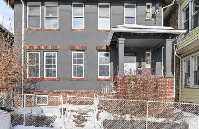 40 BAYVIEW AVE photos photos