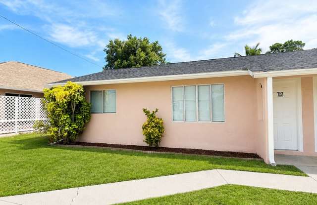 Updated 2 Bed / 1 Bath Duplex with Screened Lanai photos photos