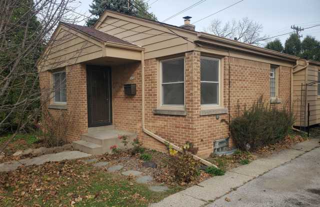 3 Bedroom Single Family Glendale Home - 5624 North Dexter Avenue, Glendale, WI 53209
