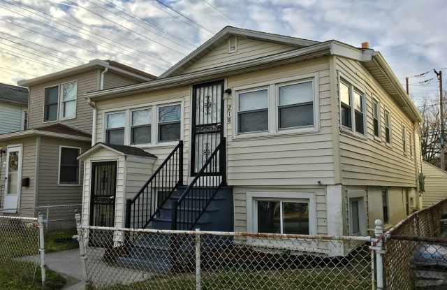 218 Center St Fl 1 Gallery 2