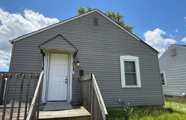 Refreshed 2 Bed, 1 Bath Home photos photos