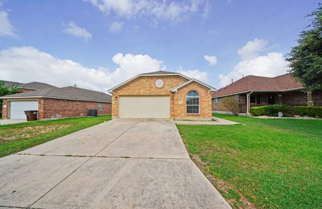 Spacious Single-Story Home with Solar Panels - Realtor Commission: $500 Gallery 3