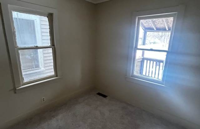 Cozy 2 Bed 1 Bath home photos photos