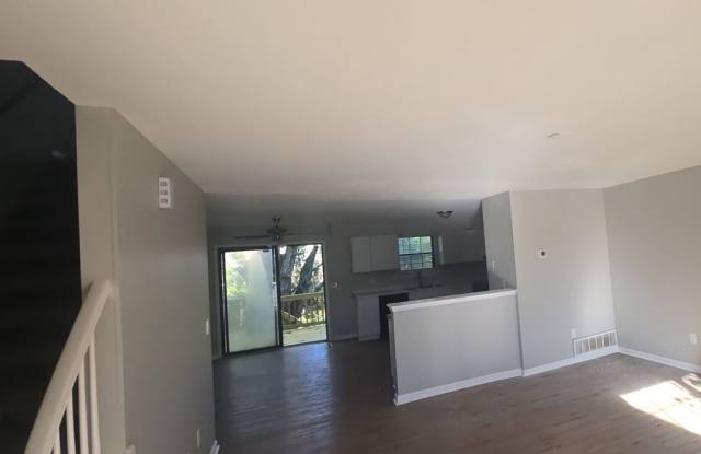 3BR/2BA Townhome – Updated Kitchen, Large Deck & Fenced Yard IN Radcliff Gallery 4
