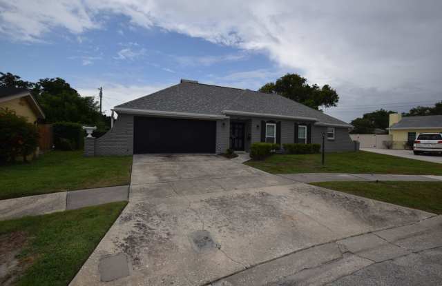 4 Bedroom, 3 Bath Single Family Pool Home, For Rent at 2627 Verona Trail Winter Park, FL 32789 photos photos