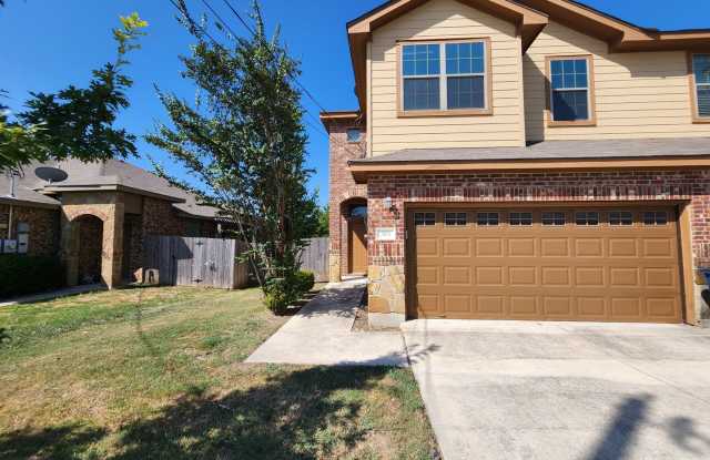 3/2.5/2 Duplex / Minutes from Downtown NB Creekside Shopping Restaurants / Fenced in Yard /CISD photos photos 3/2.5/2 Duplex / Minutes from Downtown NB Creekside Shopping Restaurants / Fenced in Yard /CISD photos photos