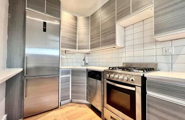 195 Greenpoint Avenue Gallery 2