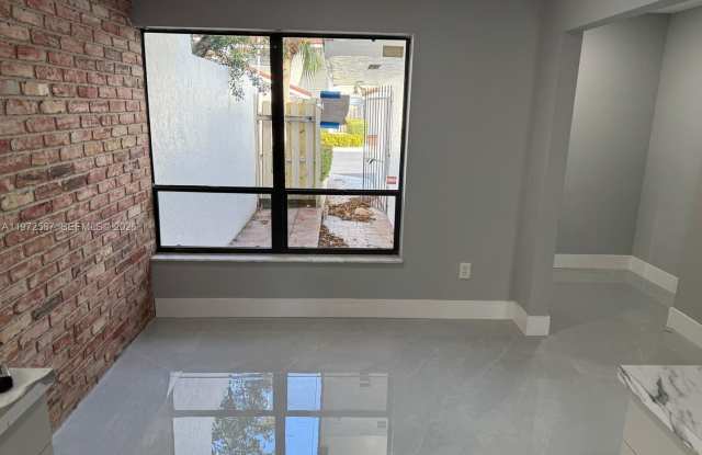 2700 N 34th Avenue I, Hollywood, FL 33021 Gallery 4