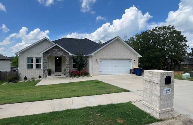 Beautiful 3 Bedroom 2.5 Bathroom located in the Greystone area and two minutes from Cypress Creek Golf Course photos photos