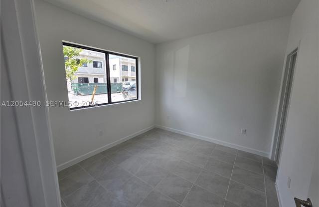 13847 SW 261st St Gallery 2