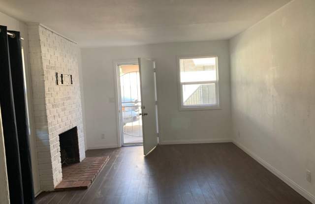 17638 Los Alimos Street Gallery 3