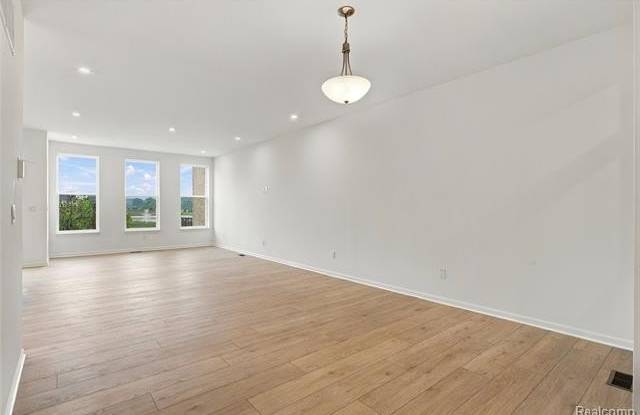 5401 Poppydrew Lane Gallery 3