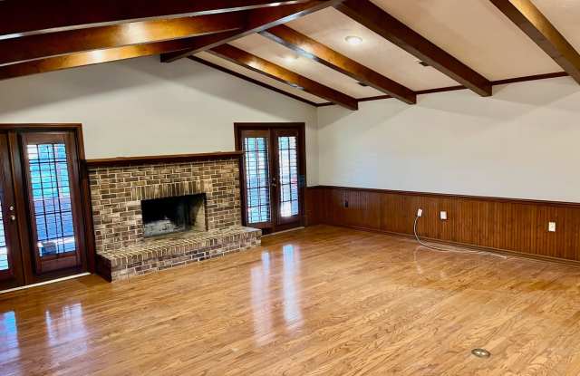 AVAILABLE 07/01! HUGE 3300sqft 4BR/3.5BA/Oversized 2 Car Garage on 1.5 Acres! photos photos