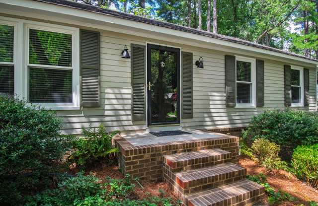 Thoughtfully Updated 3BR Ranch on Quiet Cul-de-Sac Near North Hills! ** Application PENDING ** Gallery 3