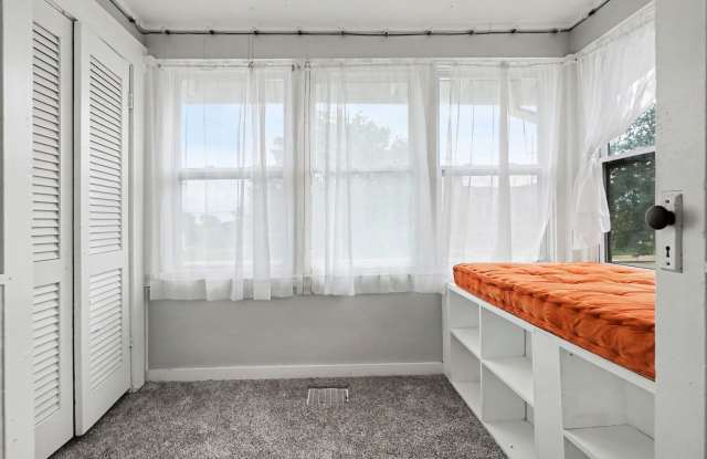 Spacious 4 Bedroom Omaha Home Ready for Rent! Gallery 4