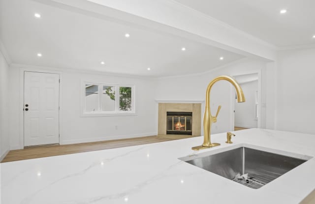 28 Crescent Park Road - 28 Crescent Park Road, Westport, CT 06880 28 Crescent Park Road - 28 Crescent Park Road, Westport, CT 06880