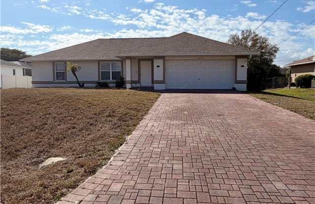 4620 SW 13th Avenue photos photos