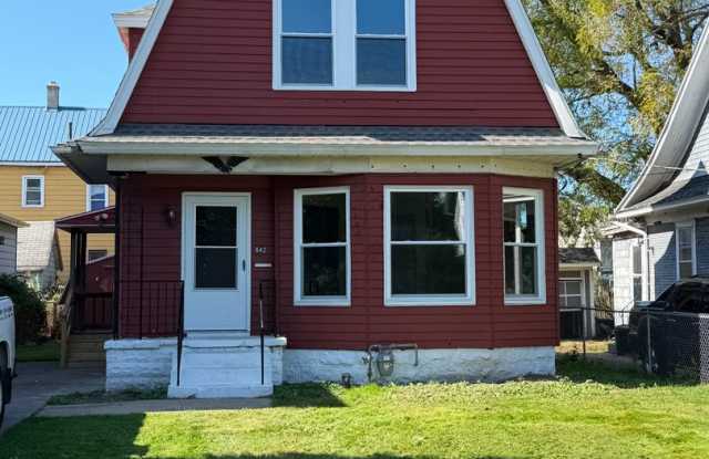 Large remodeled 3 Bedroom house Gallery 1
