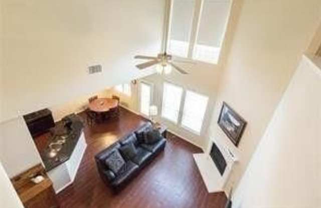 3302 Brazos Street Gallery 3