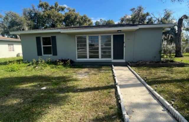 3 Bed 2 full Bathroom Home Pet Friendly Section 8 Accepted - 1271 Fountainhead Drive, Deltona, FL 32725