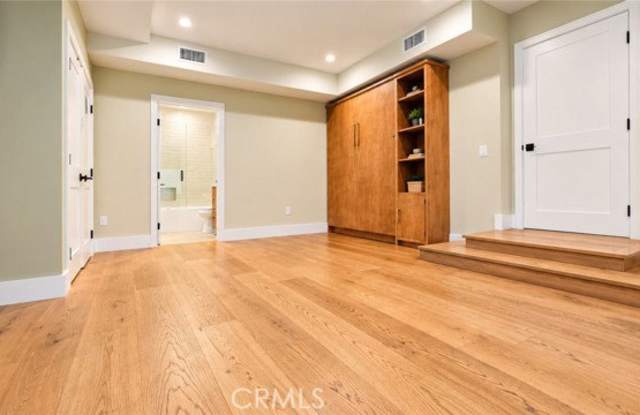 4640 Tobias Avenue Gallery 1