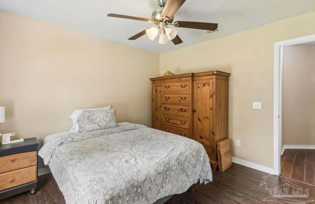 Charming 4 bedroom 3 bathroom in Silverglen Estates Gallery 3
