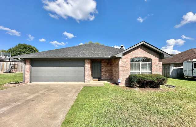 Discover the charm of this 3 bed 2 bath exquisite home! photos photos