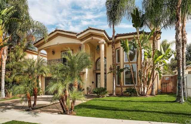 4954 Chimineas Avenue Gallery 2