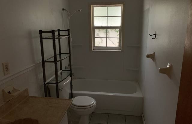 1307 Louis Ct Gallery 4