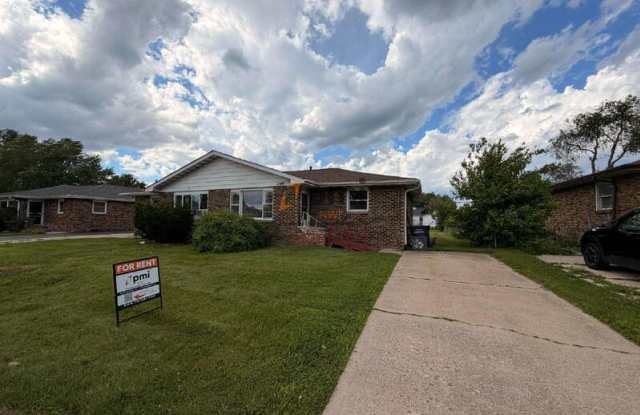 5588 Tulip Avenue photos photos